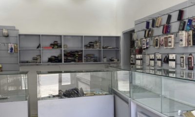 محل جوالات للتقبيل