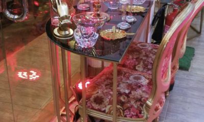 محل لبيع الزهور للتقبيل