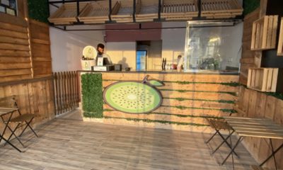 محل عصائر للتقبيل