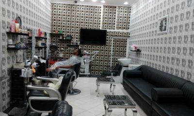 حلاق للتقبيل